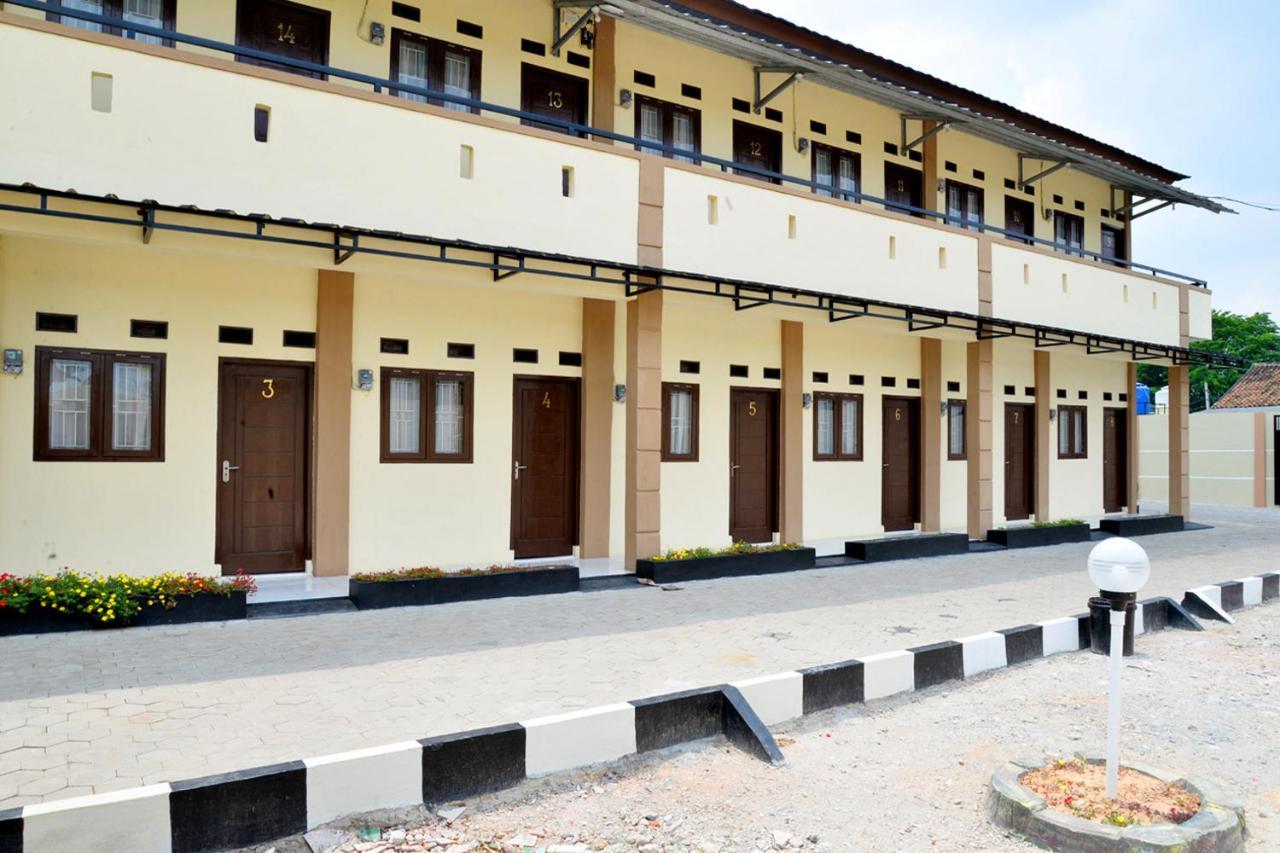 Haura Syariah Home Stay Bandar Lampung Bagian luar foto