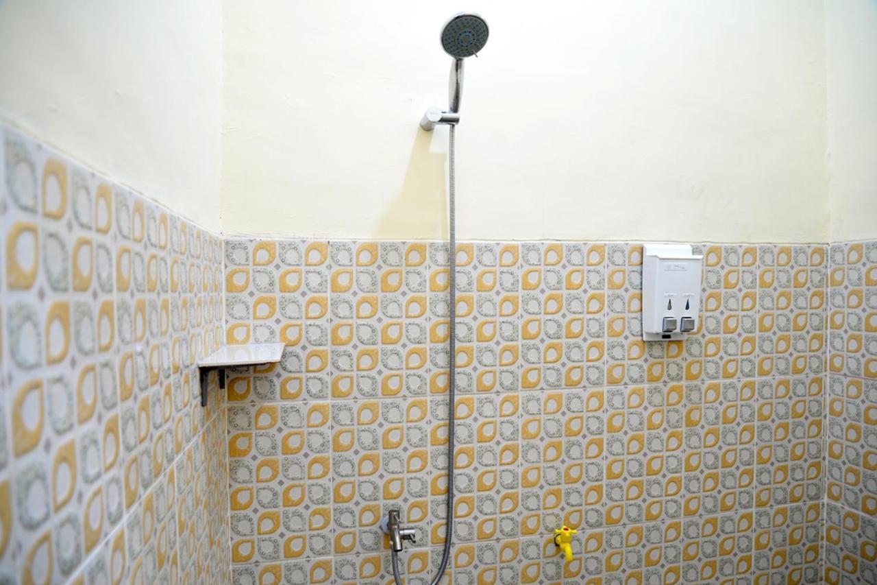 Haura Syariah Home Stay Bandar Lampung Bagian luar foto